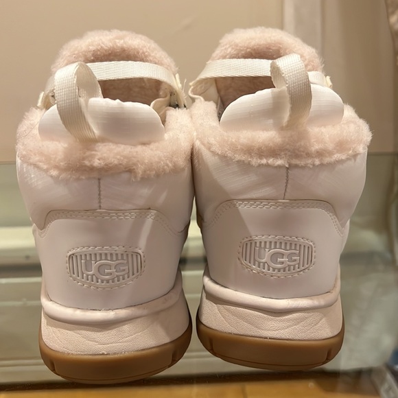 Uggs size 7 white color I wore it once. No stains. Perfect condition. - Picture 3 of 9
